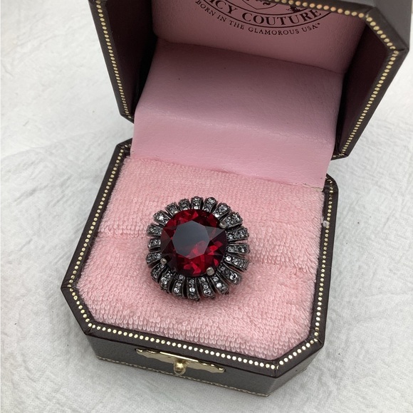 Juicy Couture Ruby Flower Ring size 6 gun metal finish - Picture 6 of 6